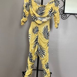 2 piece very beautiful and stretchy